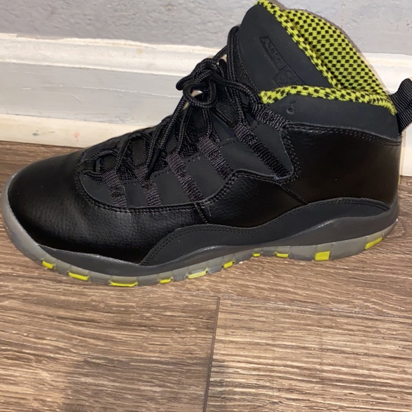 Jordan 10 Retro Venom (GS) - Picture 2 of 2